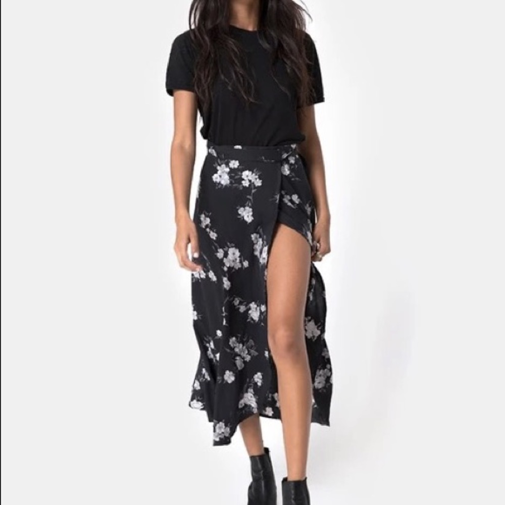 Motel Satha Midi Skirt in Mono Flower Black